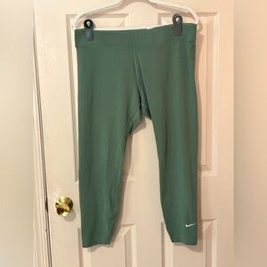 Nike Cropped Olive Green Leggings